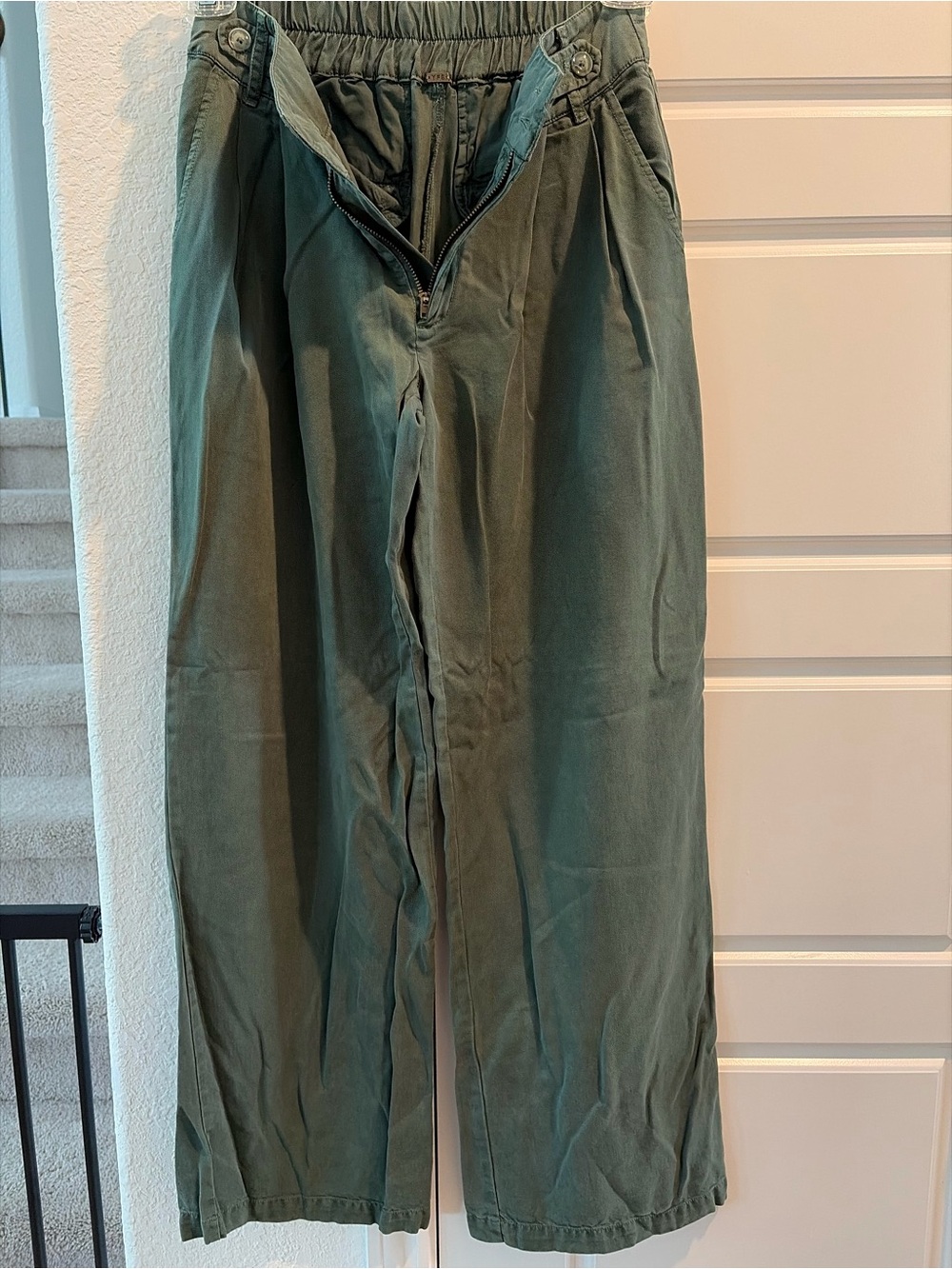 Wide-Leg Women’s Pants in Olive Green